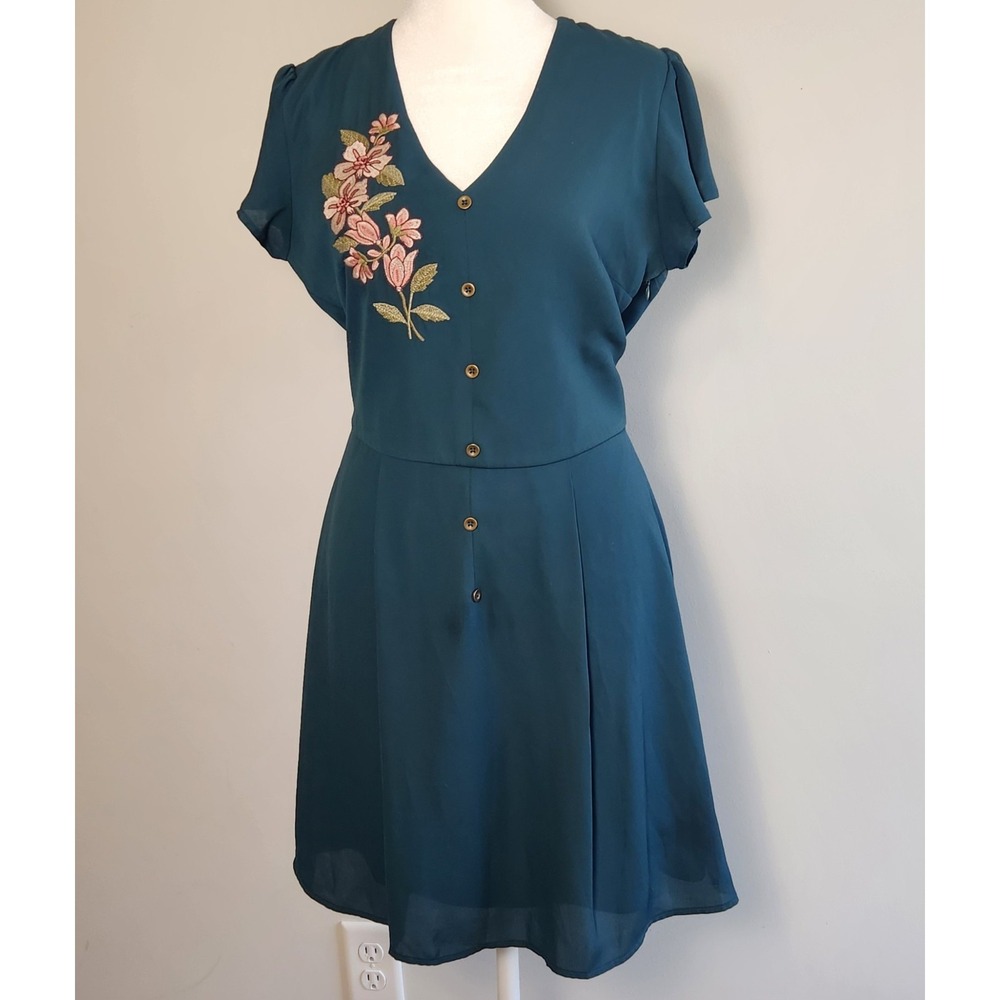 Xhilaration Dress Women's Small Dark Green Embroidered Floral‎ Button Flutter